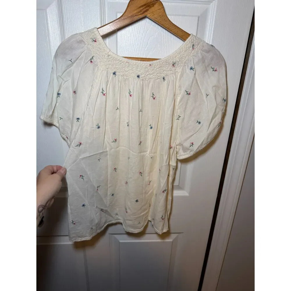 Old Navy Floral Embroidered Peasant Top Cream Short Sleeve Medium